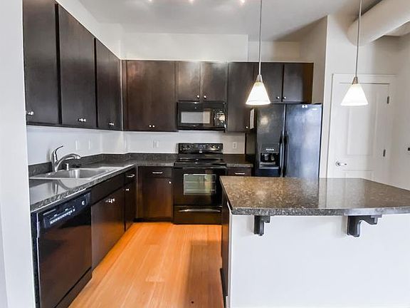 3rd image of 220 Cedar St APT 407