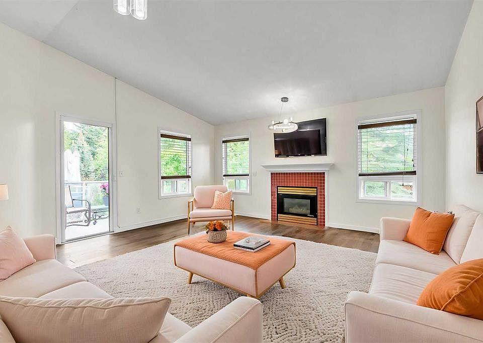 1st image of 68 N Catalina Cir NE
