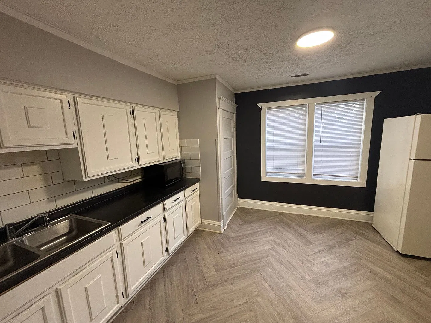 2523 Ames Avenue — Photo 2