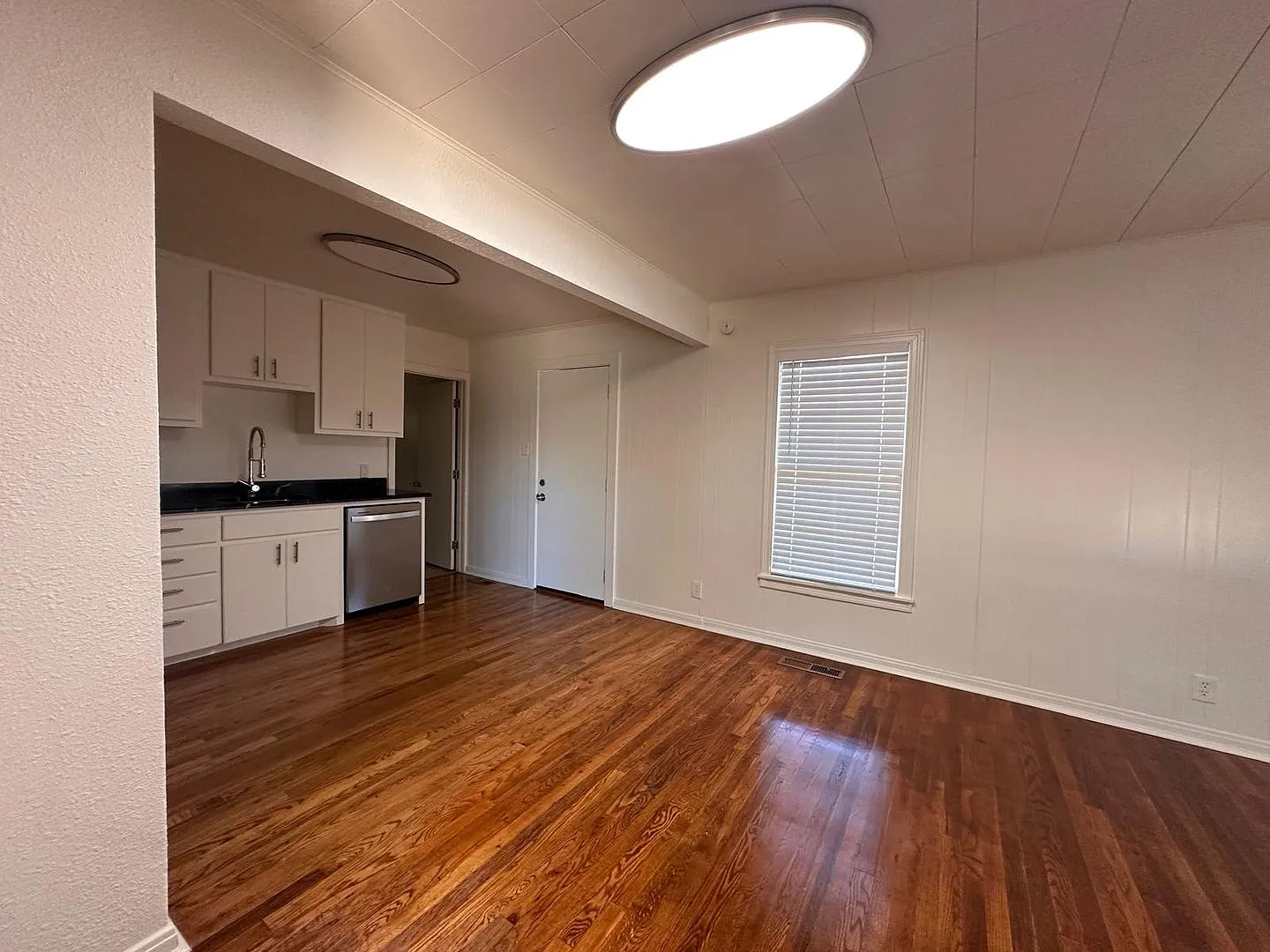 Charming 3 bed 1 bath brick home near Coggin Park — Photo 3