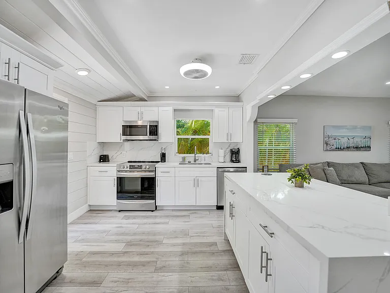615 NE 13th Ave — Photo 9