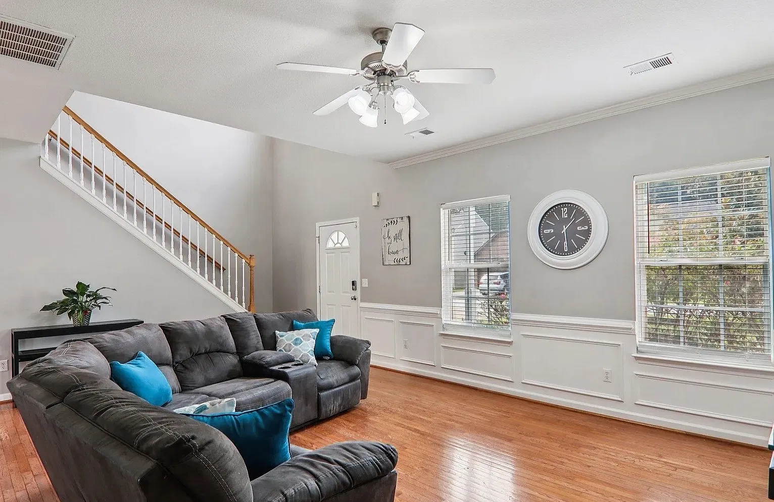 4 bed, 2.5 bath, 2447 sqft, $2,295 — Photo 3