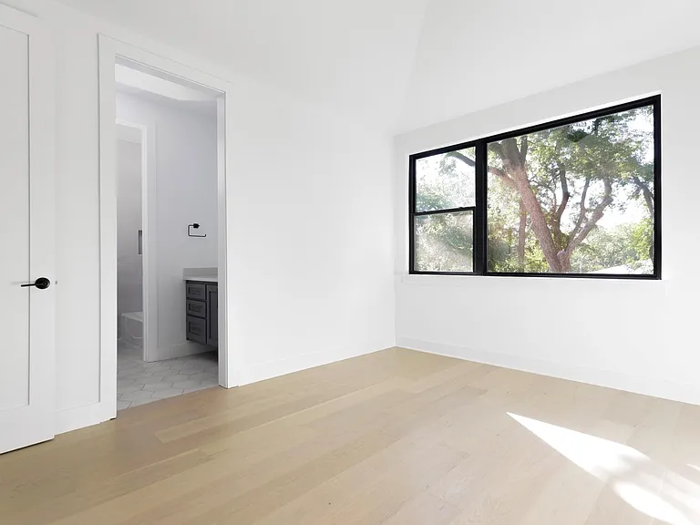 3204 Westhill Dr — Photo 29