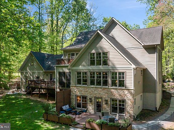 4th image of 5019 Willowmeade Dr