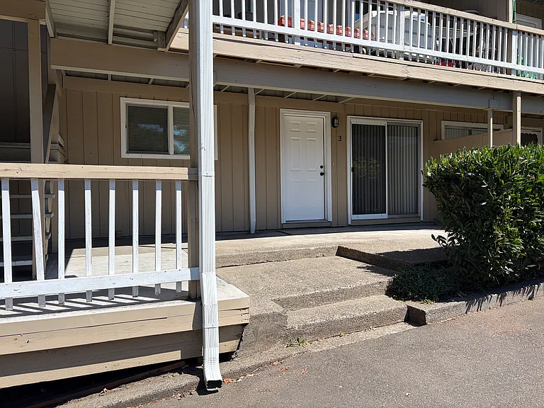 3137 SW Primrose St #3 — Photo 2