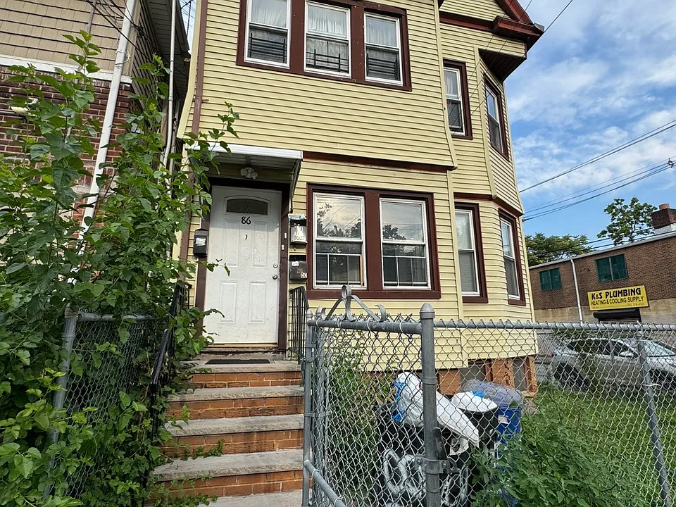 86 Stuyvesant Ave #3