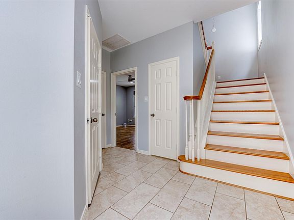 2nd image of 34 Waugh Dr Unit D