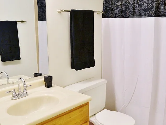 Hallway Full Bathroom Hallway Full Bathroom