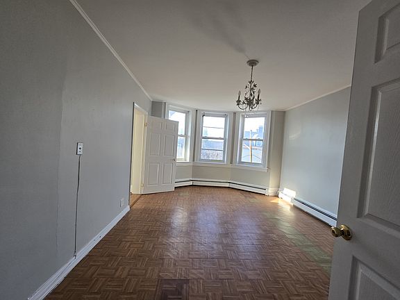 5th image of 575 Highland Ave #22