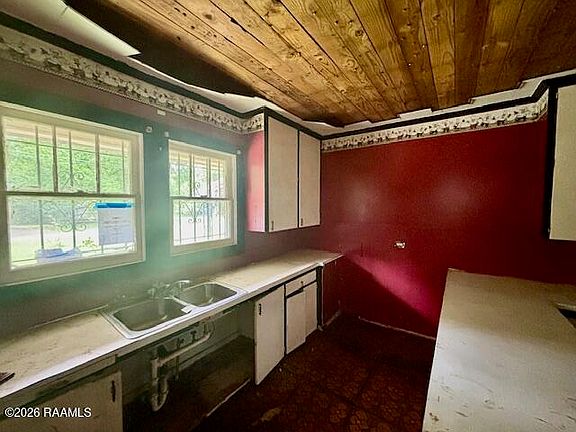 4th image of 316 Porter St