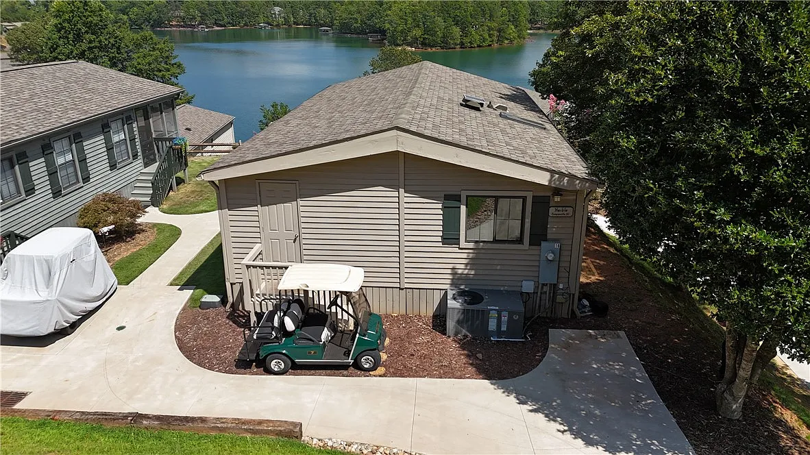 2 bed, 2.0 bath, 977 sqft, $2,000 — Photo 3