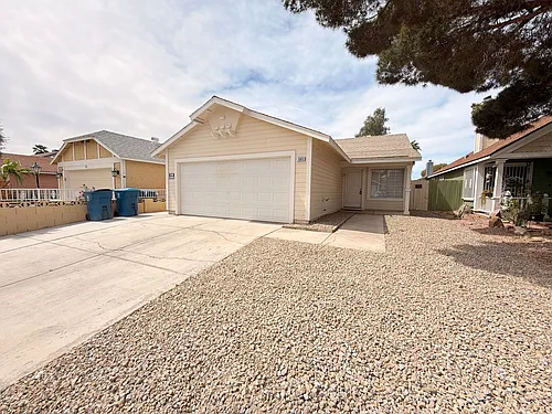 1593 Teardrop St Photo 1