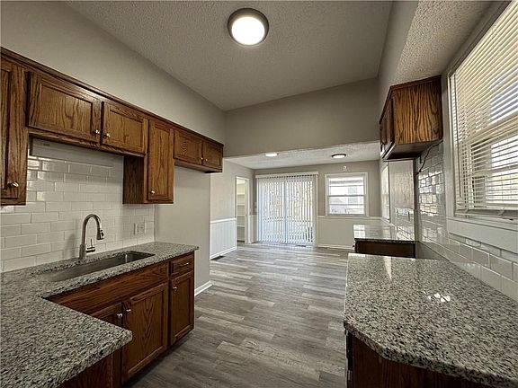 4th image of 1410 Tauromee Ave