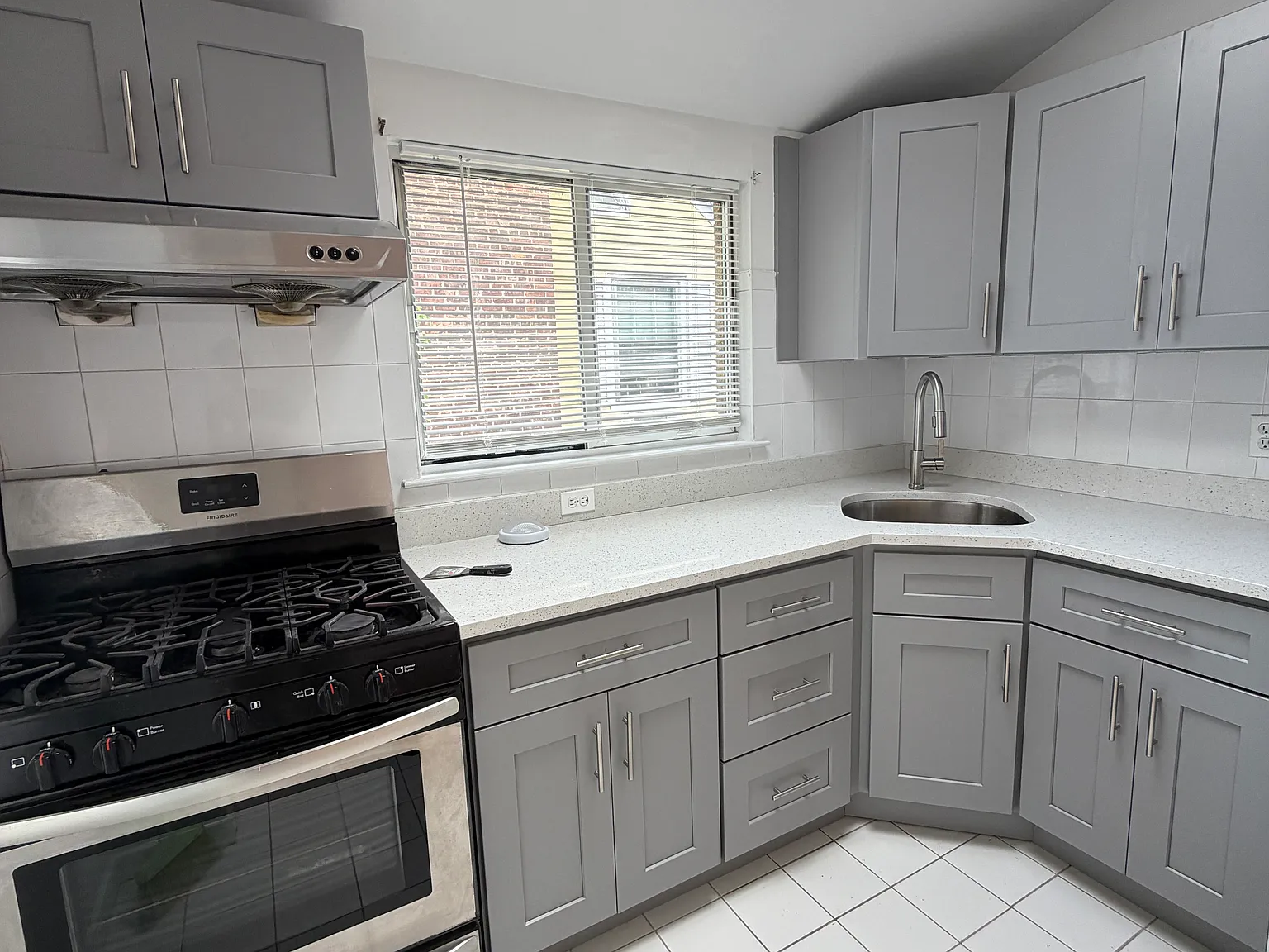 3 bed, 1200 sqft, $3,200 — Photo 4