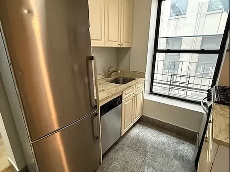 656 Saint Nicholas Ave #53 — Photo 2
