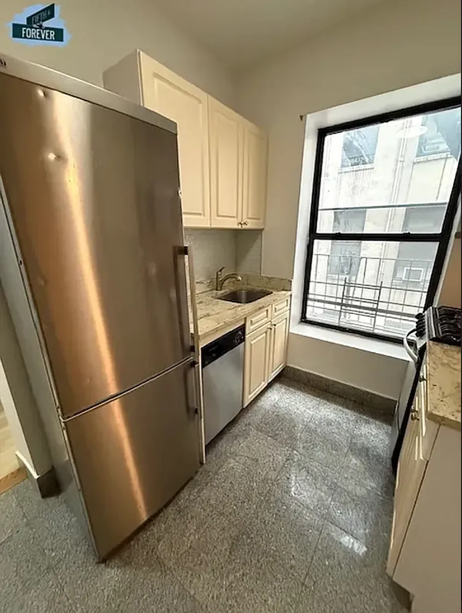 Building Photo - 656 Saint Nicholas Ave #53