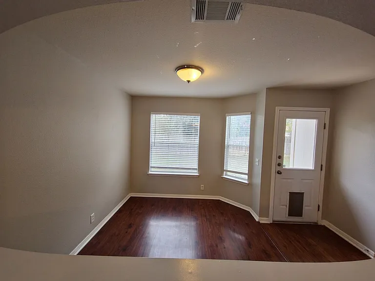 107 Orange Tree Ln — Photo 4