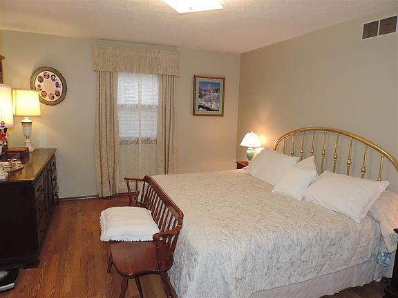 5th image of 2311 E Covenanter Dr