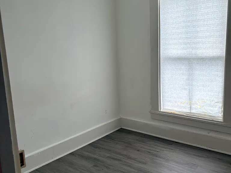 102 E Main St #7 — Photo 8