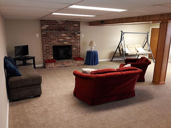 Large 19' x 28' livingroom with fireplace.