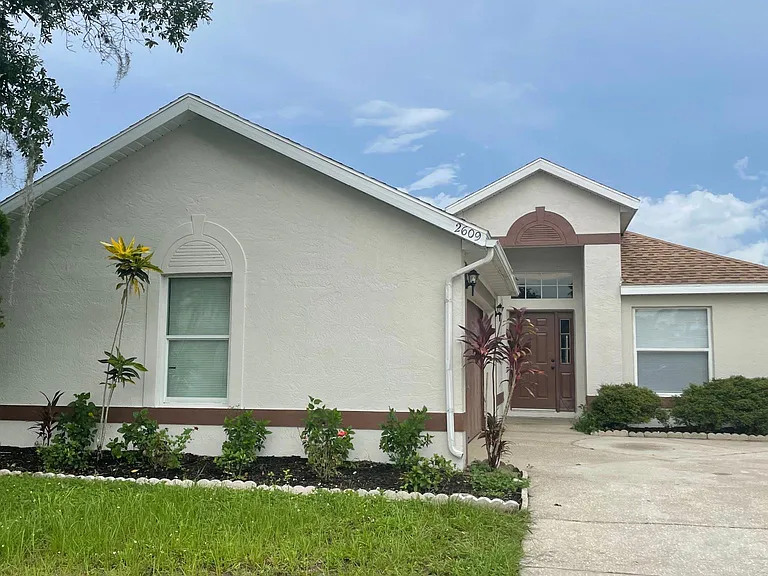 2609 Brittany Ln — Photo 9