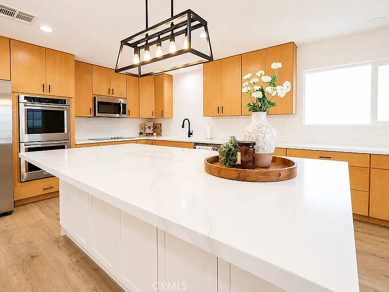 1404 Highridge St — Photo 16
