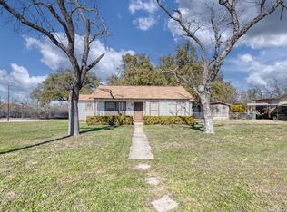 316 W Oppenheimer St, Uvalde, TX 78801