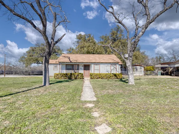 316 W Oppenheimer St, Uvalde, TX 78801