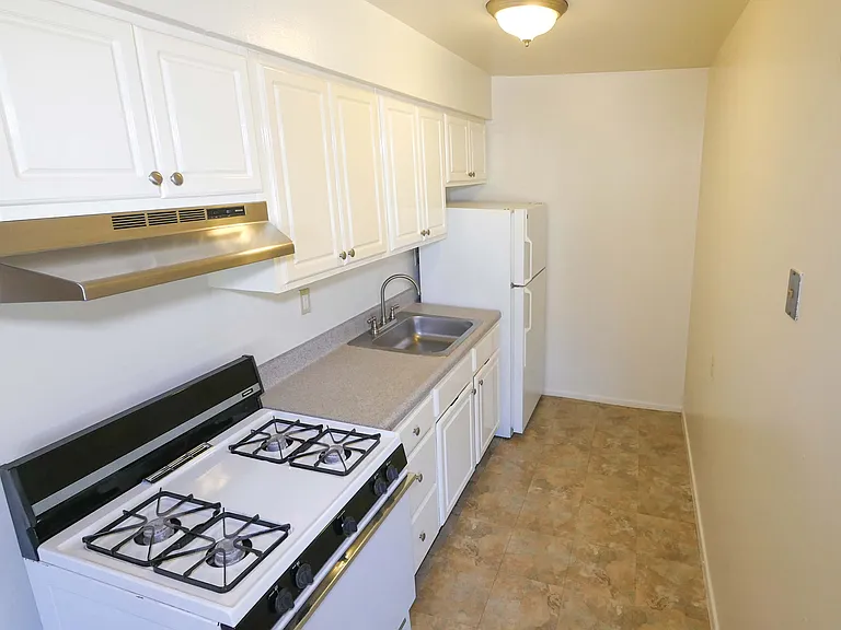 Stove, refrigerator, and vent for cheap apartments close to felician university lodi campus