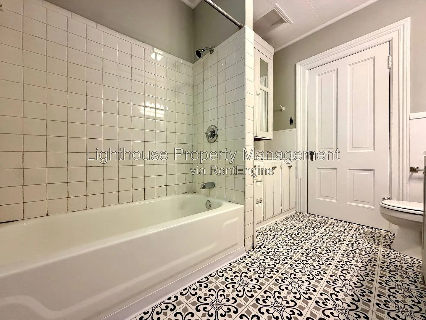 2 bed, 2.5 bath, 1800 sqft, $2,200 — Photo 2