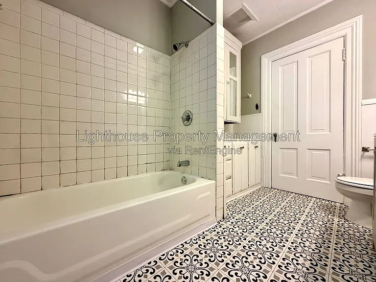63 Michigan St NE — Photo 4