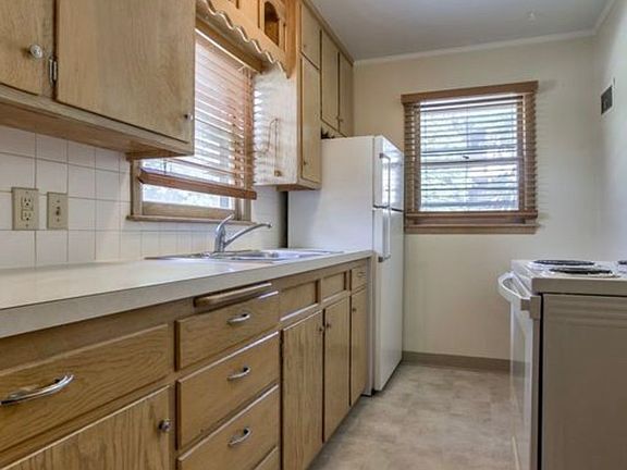3rd image of 1901 E St #1