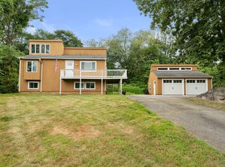 7 Tamarack Dr, Clinton, CT 06413
