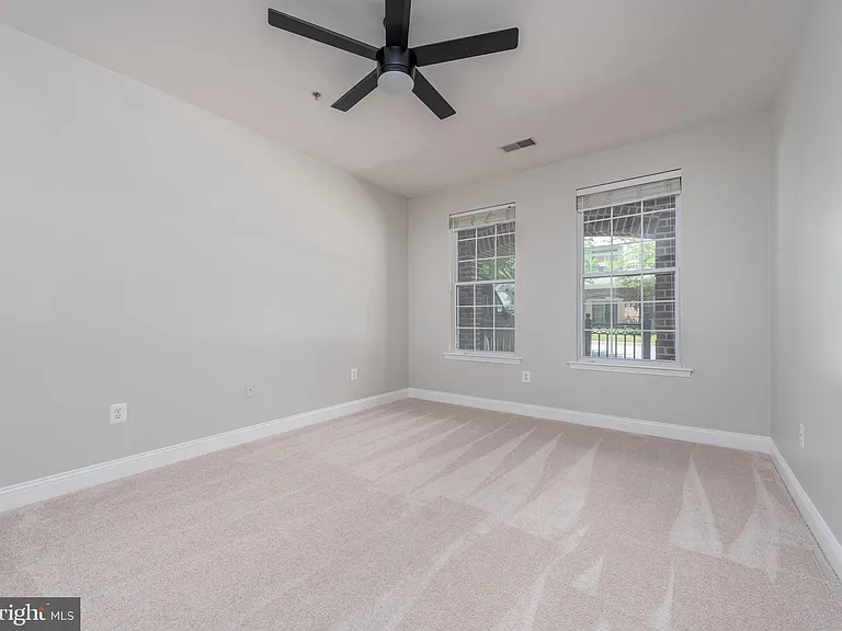 5800 Clipper Ln #104 — Photo 7