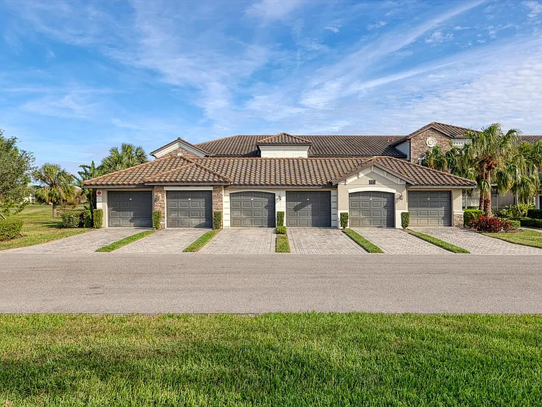5558 Palmer Cir #101 — Photo 61