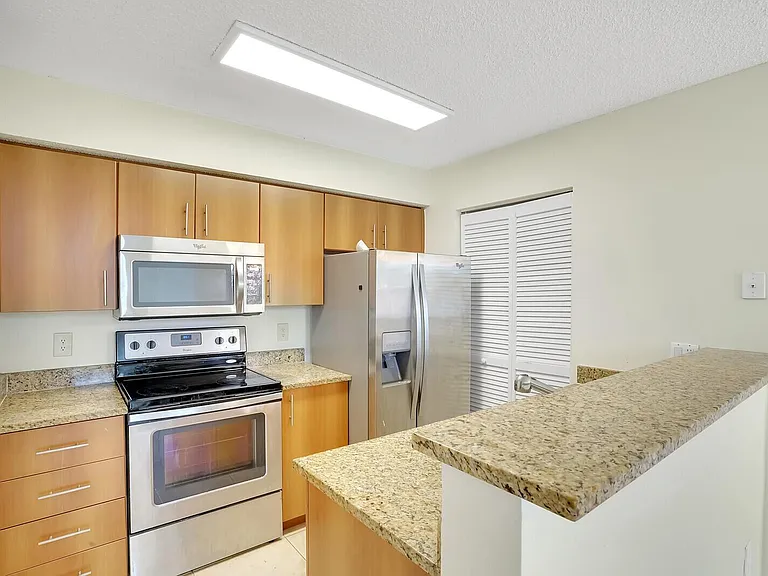 1385 Crystal Way #M — Photo 12
