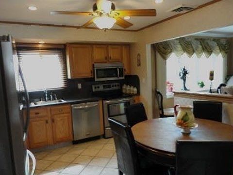 5th image of 1352 Richmond Ct