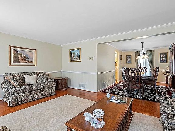4th image of 6101 Chatham Dr