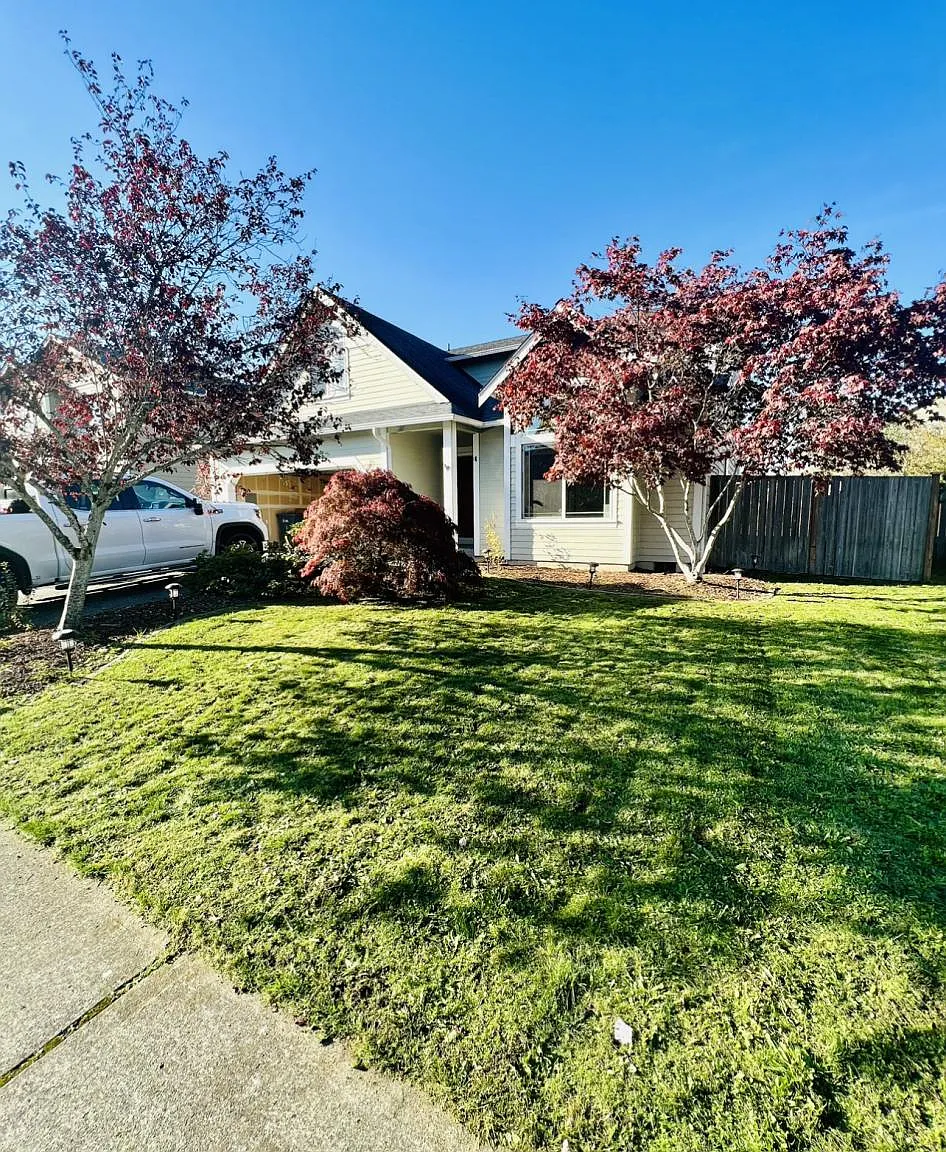 4 bed, 2490 sqft, $3,400 — Photo 3