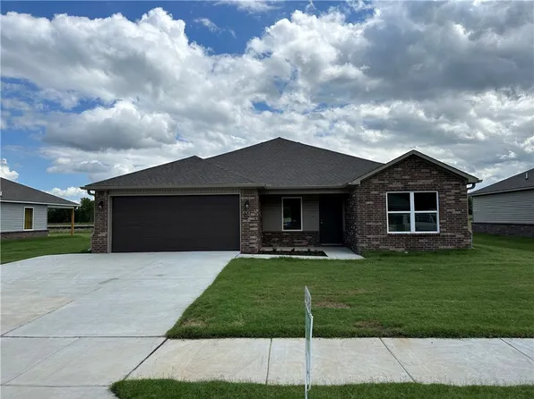 551 Saydi St, Elkins, AR 72727