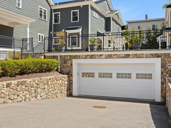 16-26 Dalby St Unit 3, Newton, MA 02458