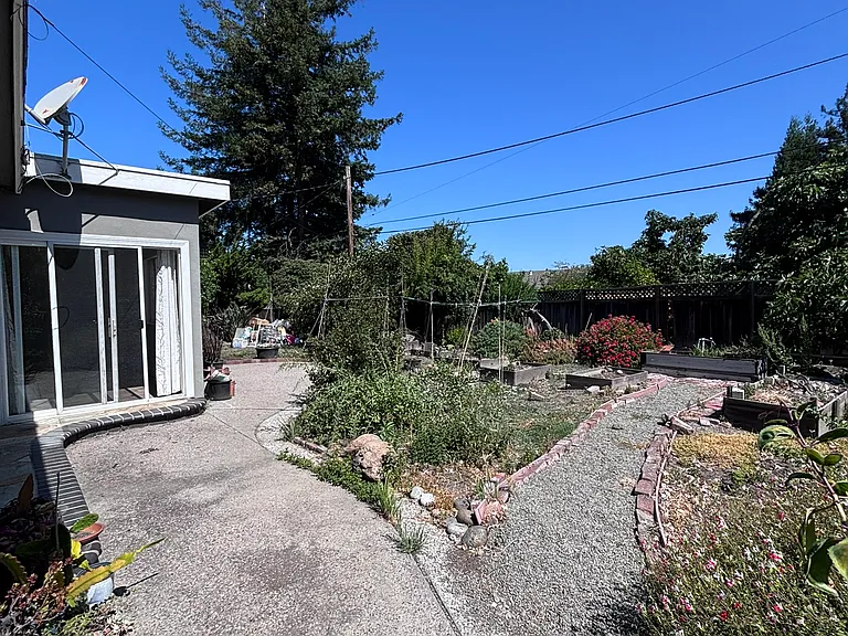 1337 Bedford St — Photo 39
