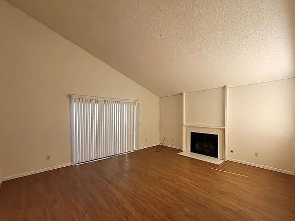 3rd image of 609 Plaza De Las Sierras