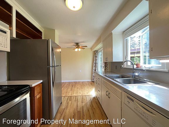 2nd image of 3318 Elwood Dr W