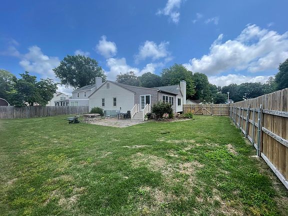 2nd image of 124 Michaels Woods Dr