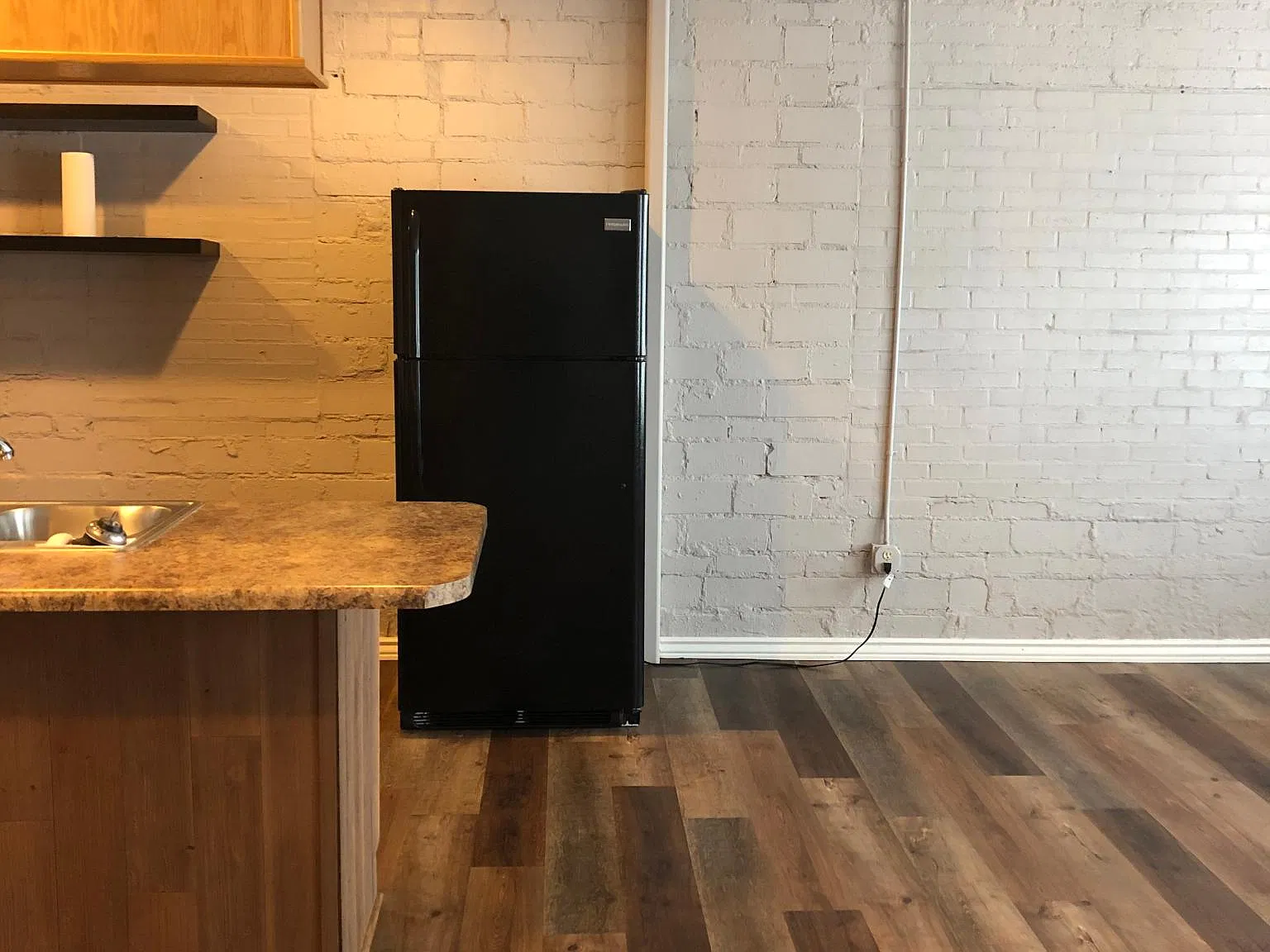 213 N Central Ave — Photo 4