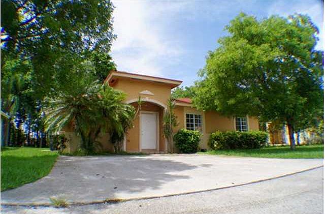 1st image of 930 SW 7th Plz