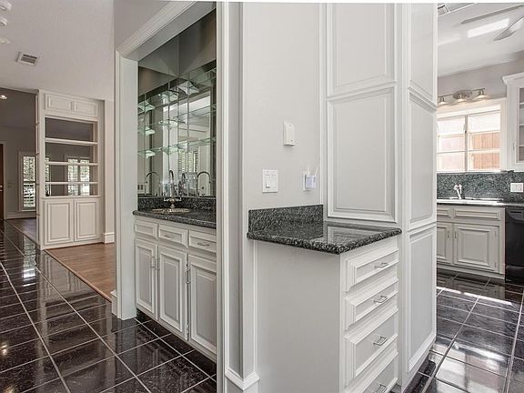2nd image of 4628 Collinwood Ave