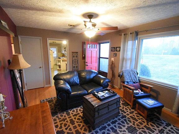 5th image of 256 Hilltop Dr