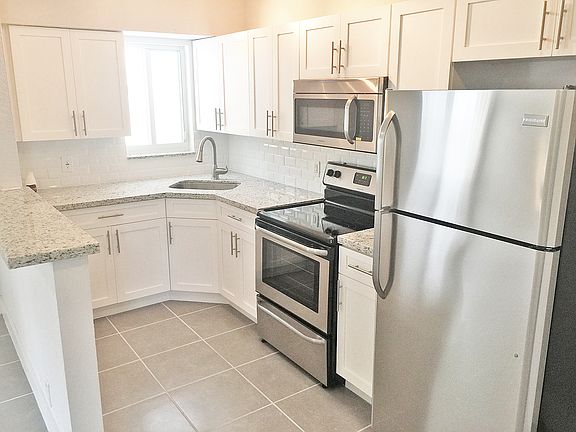 3rd image of 635 NE 8th Ave APT 3